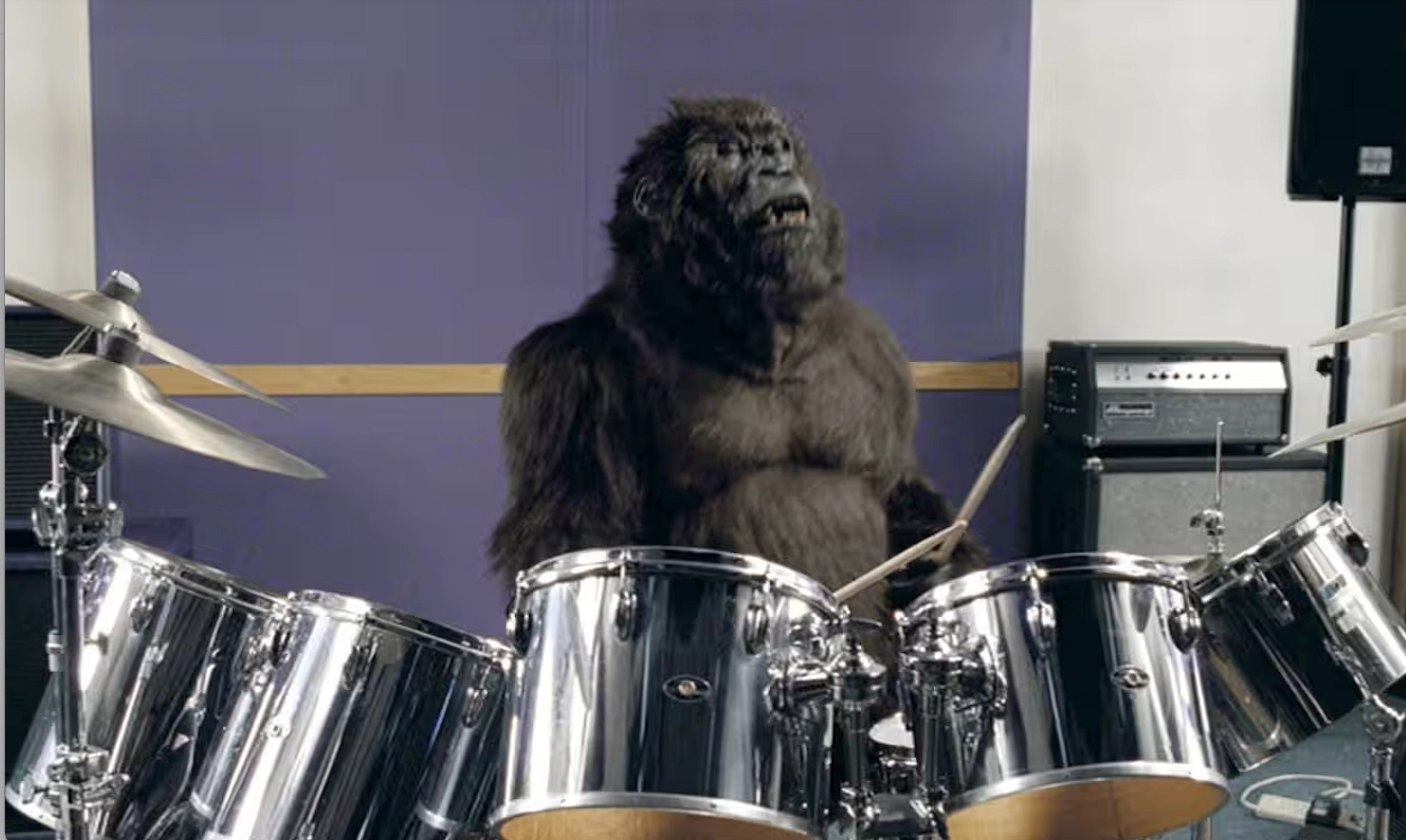 Campanha publicitária altamente criativa com Gorilla by Cadbury