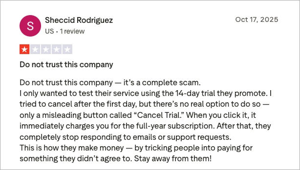 Negative Nutzerbewertung von Leadpages, die Probleme mit der Stornierung von Testversionen, unerwartete Gebühren und mangelnde Reaktionsfähigkeit des Kundensupports beschreibt