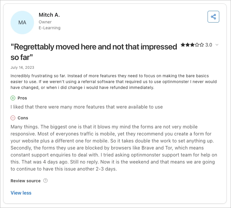Negative Nutzerbewertung von OptinMonster, die Probleme mit der Reaktionsfähigkeit auf mobile Geräte und Schwierigkeiten bei der Einrichtung von Formularen und dem Support erwähnt